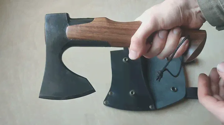 кулачный топор с топорищем из ореха