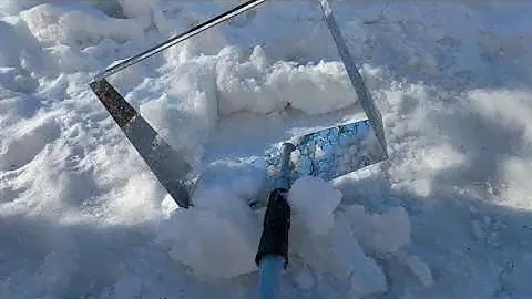снегорез, скребок для удаления снега с крыши. уборка снега с крыши.